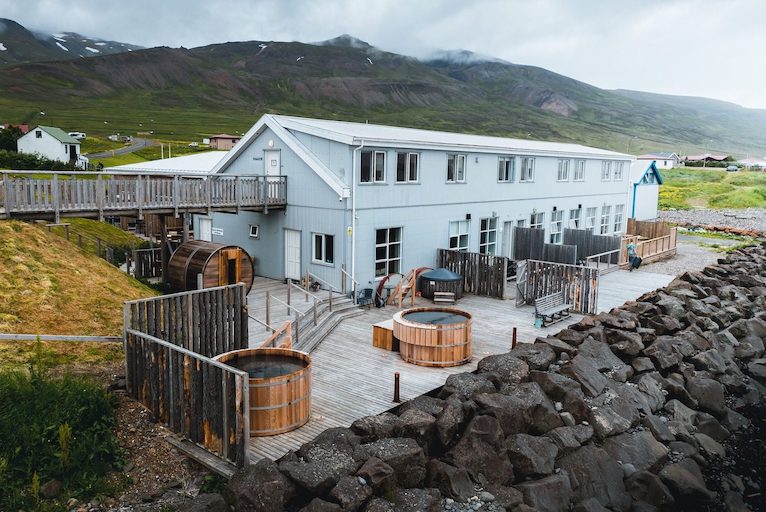 blabjorg_resort_exterior-1