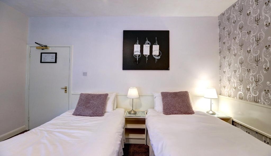 Manor Court, carnaby 3